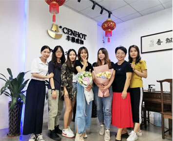 empresa cenhot celebró el evento de celebración de cumpleaños de empleados en agosto